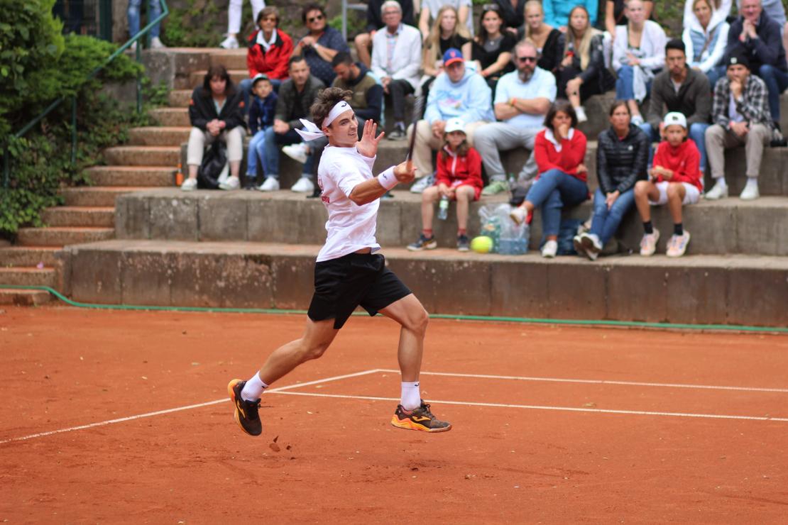 Pro Tennis Player Clay Court Dynamic Loading