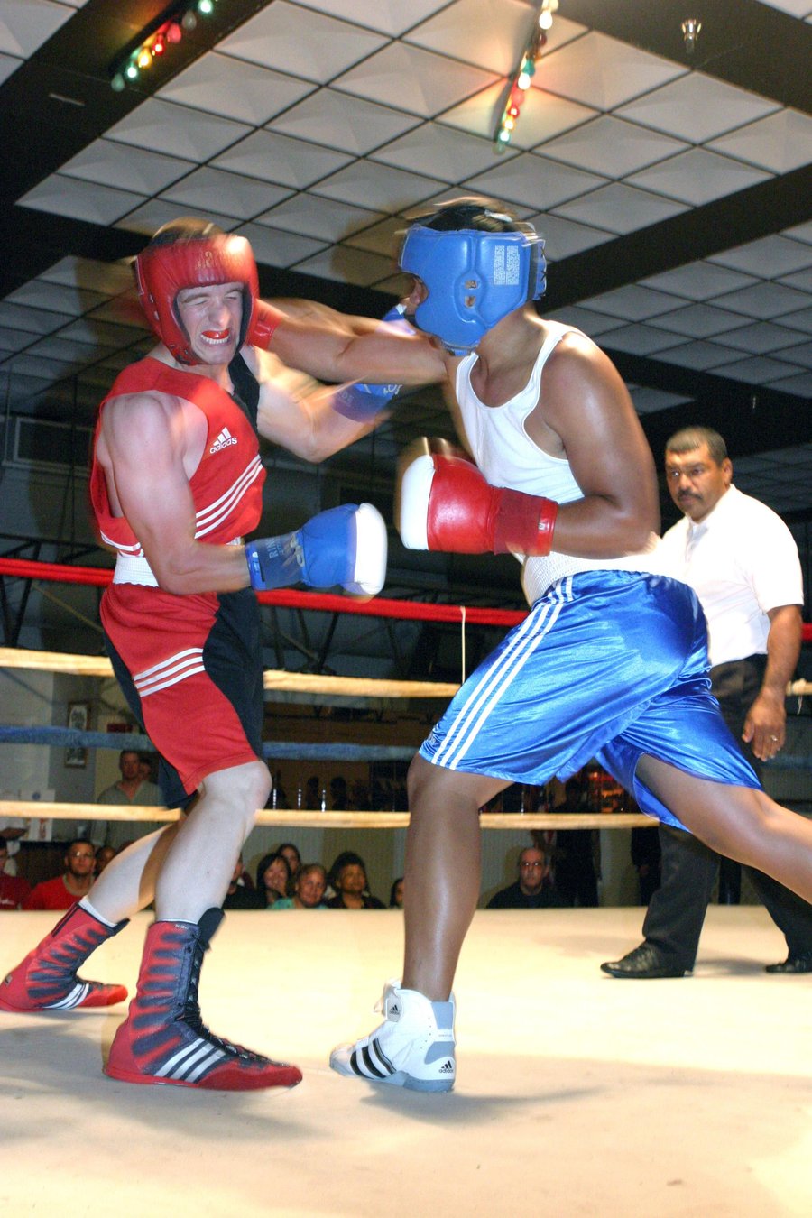 Footwork and push-stepping in boxing