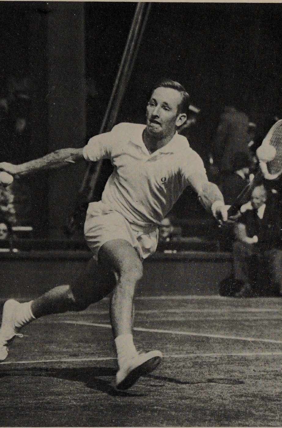 Hình 2.3: Eyes tend to follow the ball less closely to the racket strings with forehand volleys. How