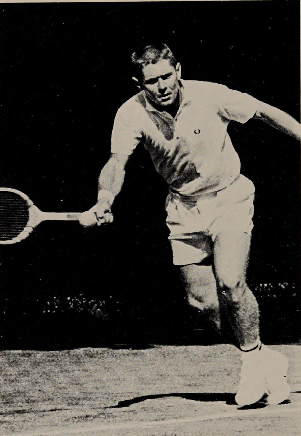 Hình 4.2: Cliff Richey’s firm-wristed forehand (see text, page 88). The left foot is a fraction late