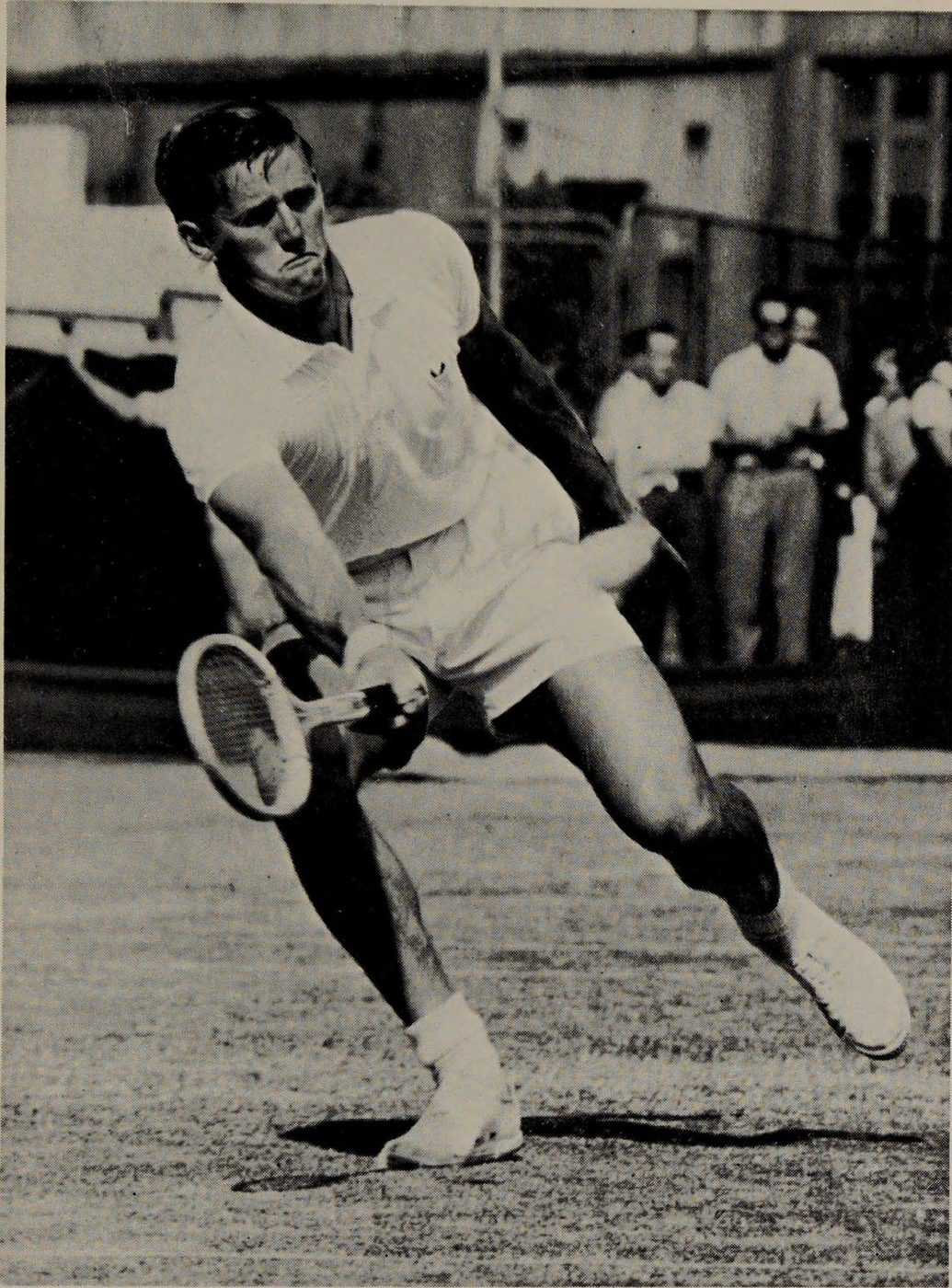 Hình 4.7: Emerson solidly blocks a forehand volley, using the Continental grip. (See text, page 99)
