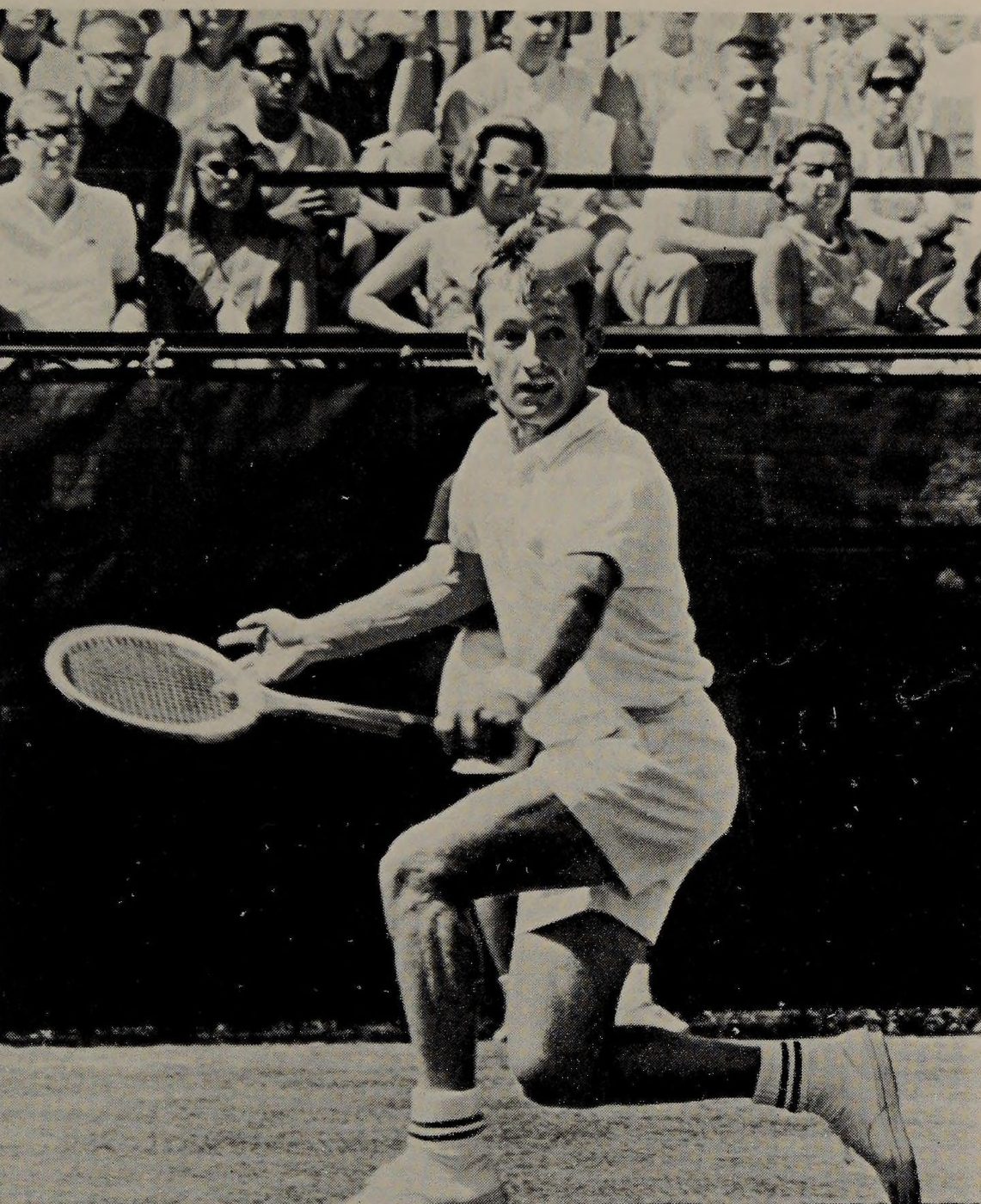 Hình 5.10: Rod Laver is nicely set for a backhand lob. It’s a pity the ball is not on the other side,
