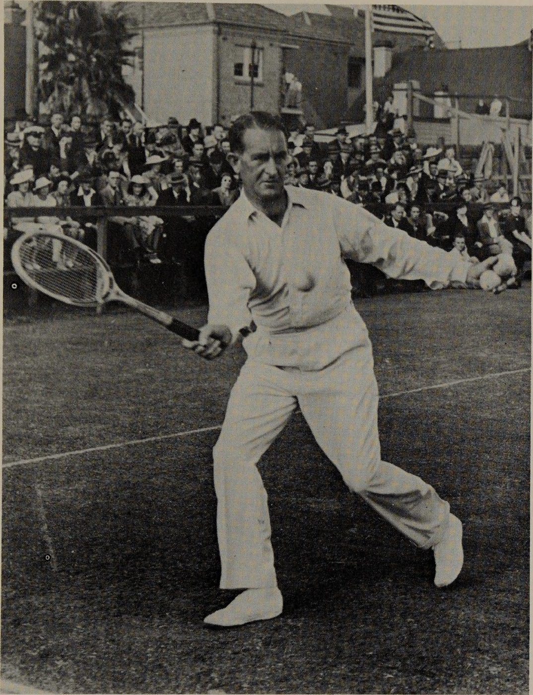 Hình 6.1: Forehand volley easily made, and mind clearly on the game—a Crawford display of relaxed co