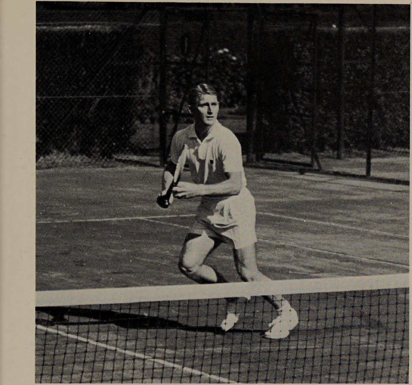 Hình 7.1: Lew Hoad prepares for a high volley... (See text, page 100)