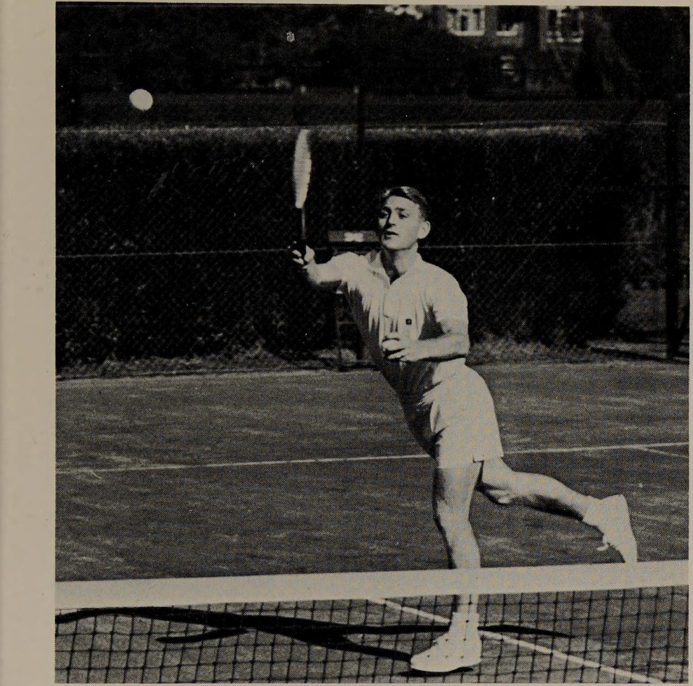 Hình 7.5: The ball heads deep into his opponent’s backhand corner.