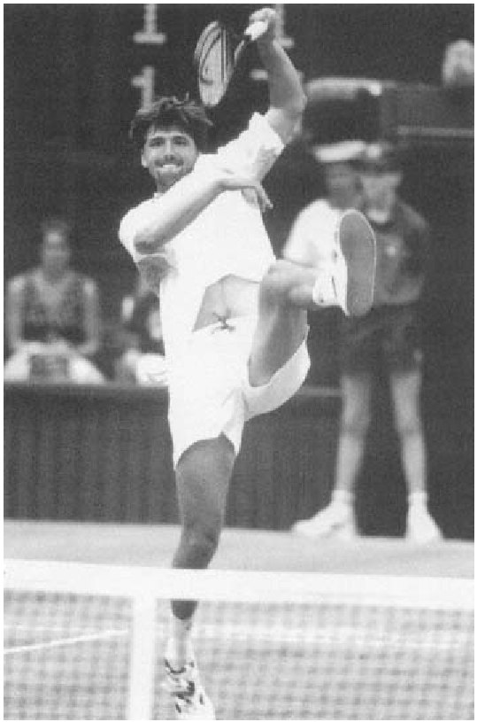 Goran Ivanisevic trình diễn cú đập kéo giữa không trung.