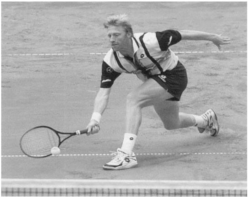Boris Becker di chuyển vào vị trí thực hiện cú vô lê.