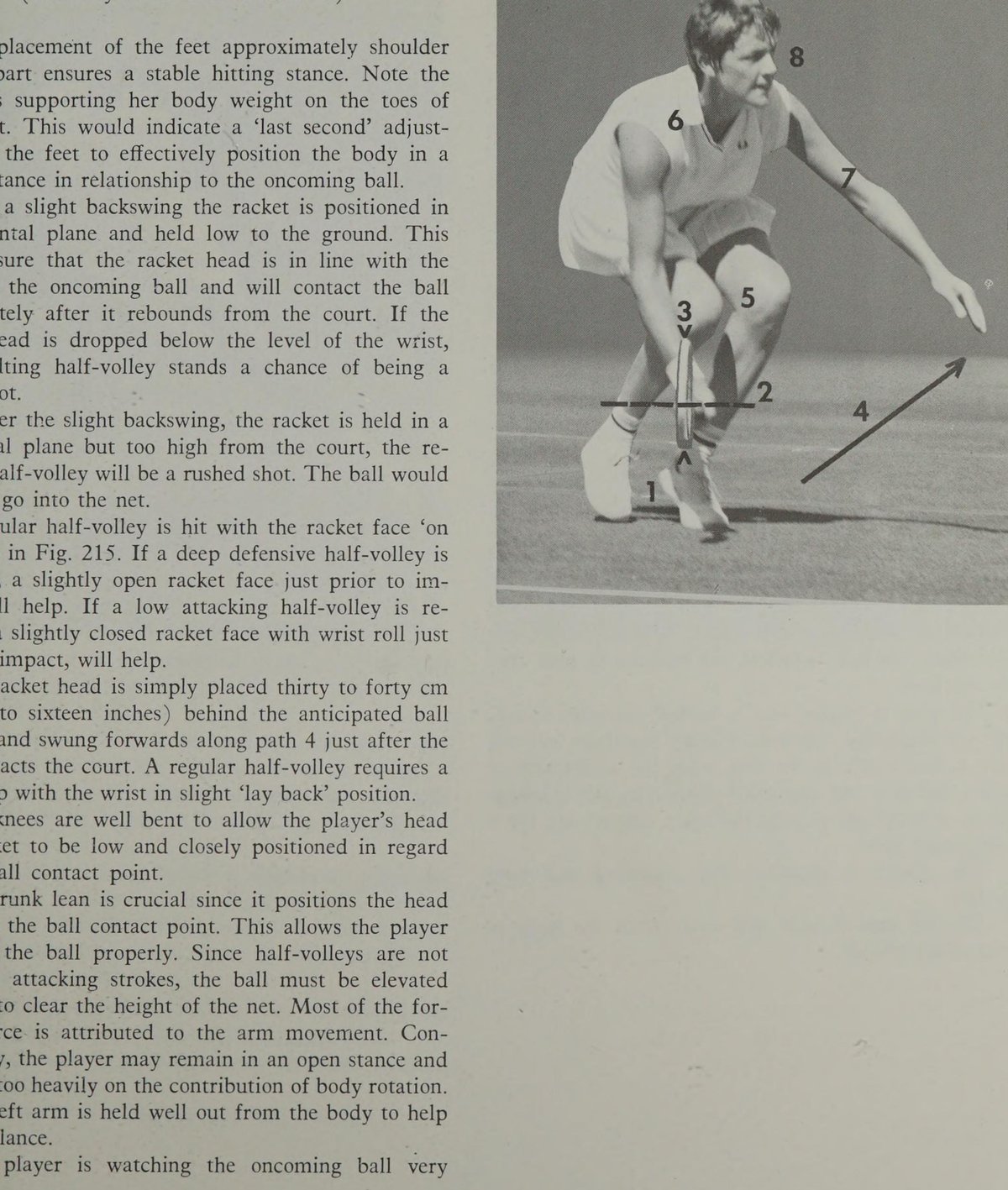 Margaret Court: Cú đờ-mi vô-lê (Half-Volley) chạm bóng ngay khoảnh khắc bóng vừa chạm đất.