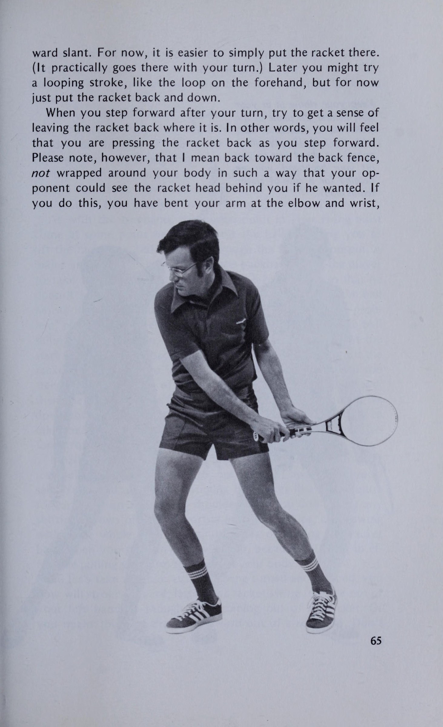 Minh họa 5: Kỹ thuật vung vợt vòng cung trái tay topspin